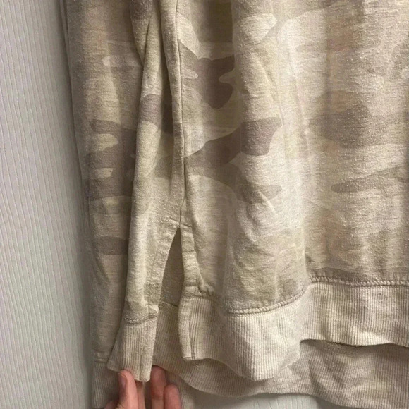 Altar’d State Camo Crewneck Sweatshirt Sweater Size Extra Small - Picture 4 of 6